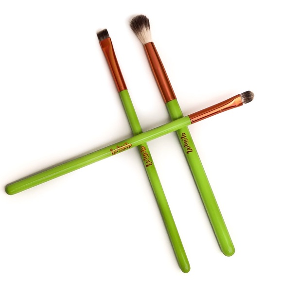 Alamar Cosmetics Other - Alamar Cosmetics Ojitos Brush Set